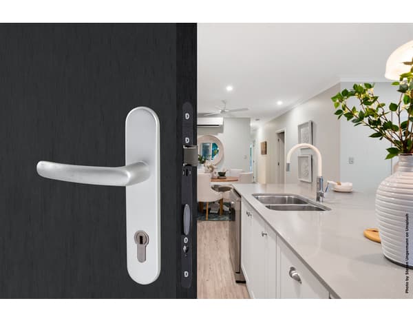 Ensemble de porte entraxe 165 mm avec serrure pour cylindre "budget 165 tcy" - Assa Abloy