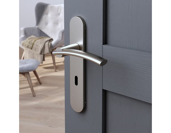 Poignée de porte "Lyderic" avec trou pour clé - Effet nickel - Entraxe 195 mm - Cooke and Lewis