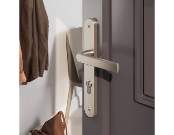 Poignée de porte extérieure "Iza" avec trou pour cylindre - Entraxe 195 mm