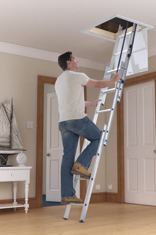 Escalier escamotable antidérapant avec 3 sections repliables modèle 37093 - Mac Allister
