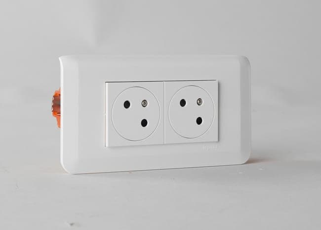 Image principale de Double prise de courant 2P+T MOSAIC - LEGRAND