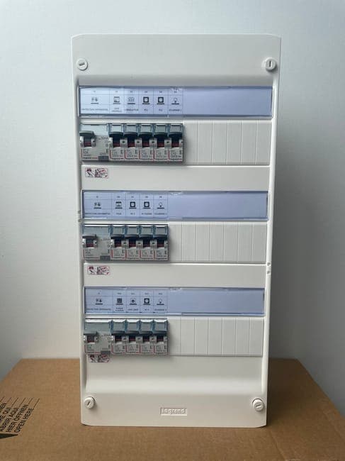 Image principale de Tableau pré-câblé 3 rangées pour logement T5 - 093058 - Legrand