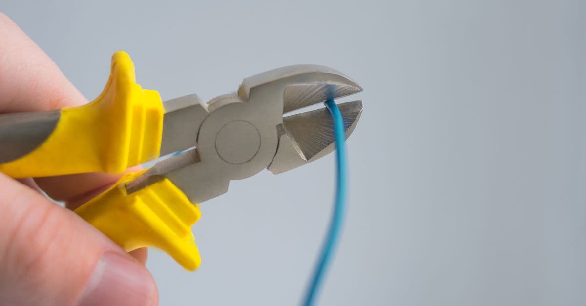 Quanto devo pagar servicos eletricista em Portugal?