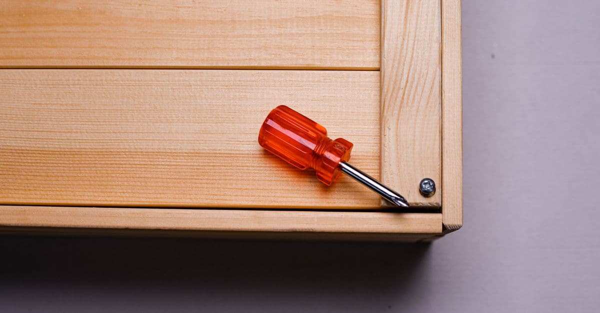 How to Fix Open Baseboard Miters: Canadian Guide 2026