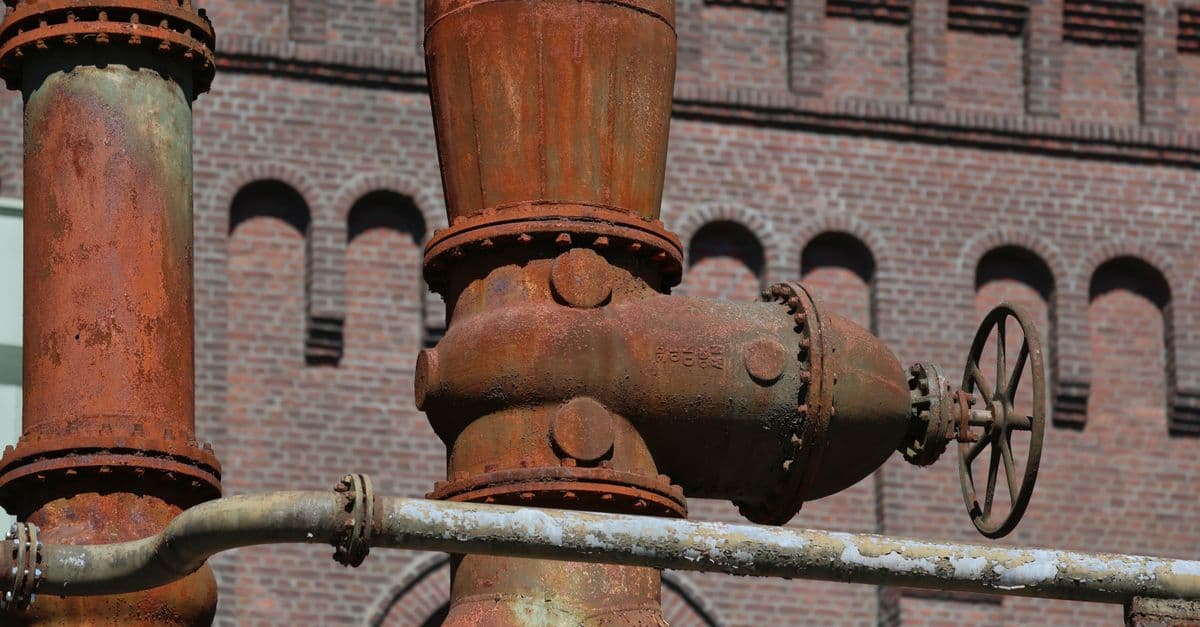 What is the Best Way to Replace an Isolation Valve on a Pipe?